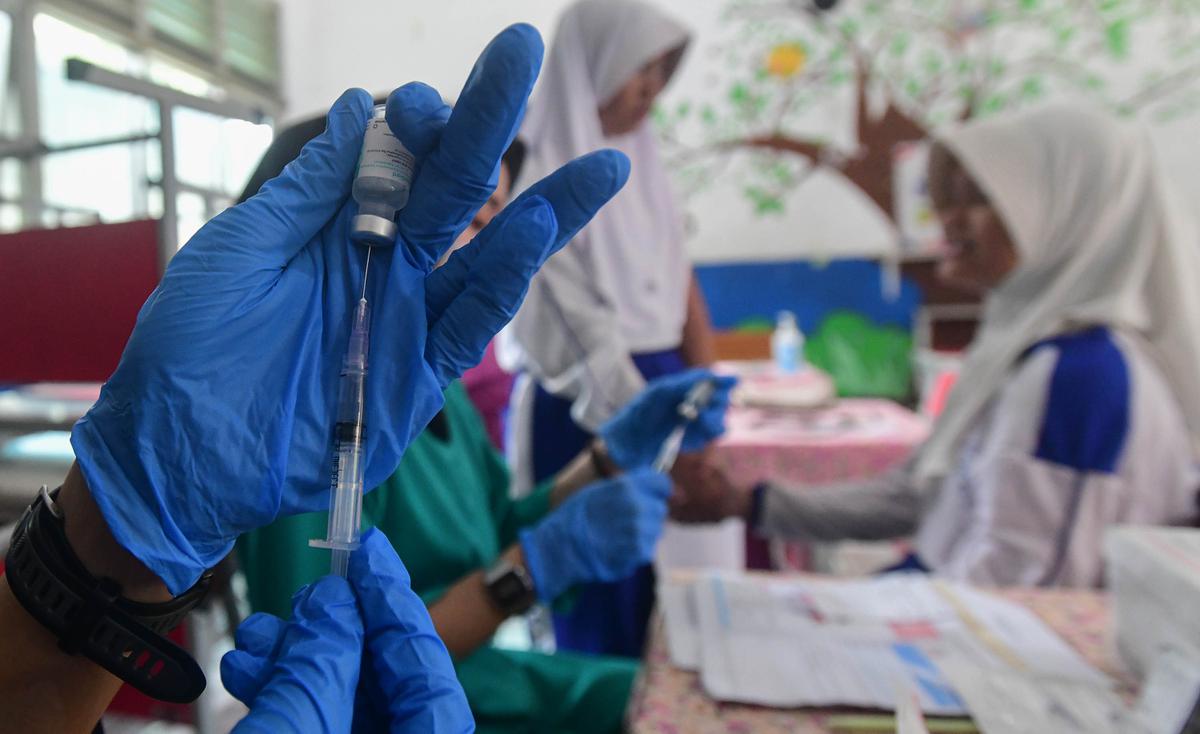 Antusias Murid SD Ikuti Vaksinasi HPV