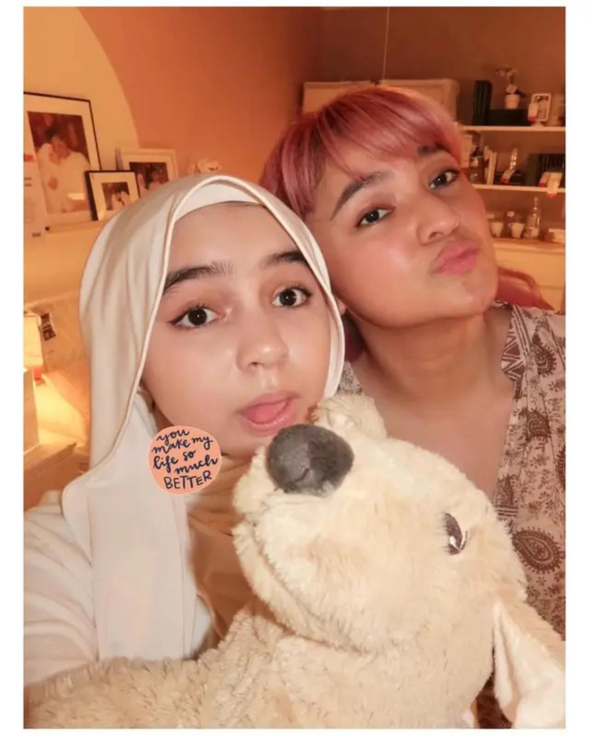 6 Potret Gaya Rambut Pink Marshanda saat Bareng Sienna, Rayakan Ultah ke-36