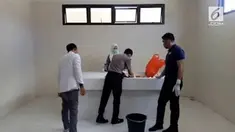 Mayat bayi perempuan ditemukan di dalam sebuah kardus di Mamuju. Belum diketahui siapa orangtua dari bayi malang tersebut.