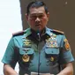 Panglima TNI Laksamana Yudo Margono mengungkapkan alasan mengapa buku tersebut diluncurkan di Perpusnas. "Sengaja ini kita launching di Perpustakaan Nasional karena di Perpustakaan Nasional ada 1,5 juta buku di sini, dan di antaranya nanti buku ini juga akan menjadi kekayaan kita di Perpusnas," kata Yudo.  (merdeka.com/imam buhori)