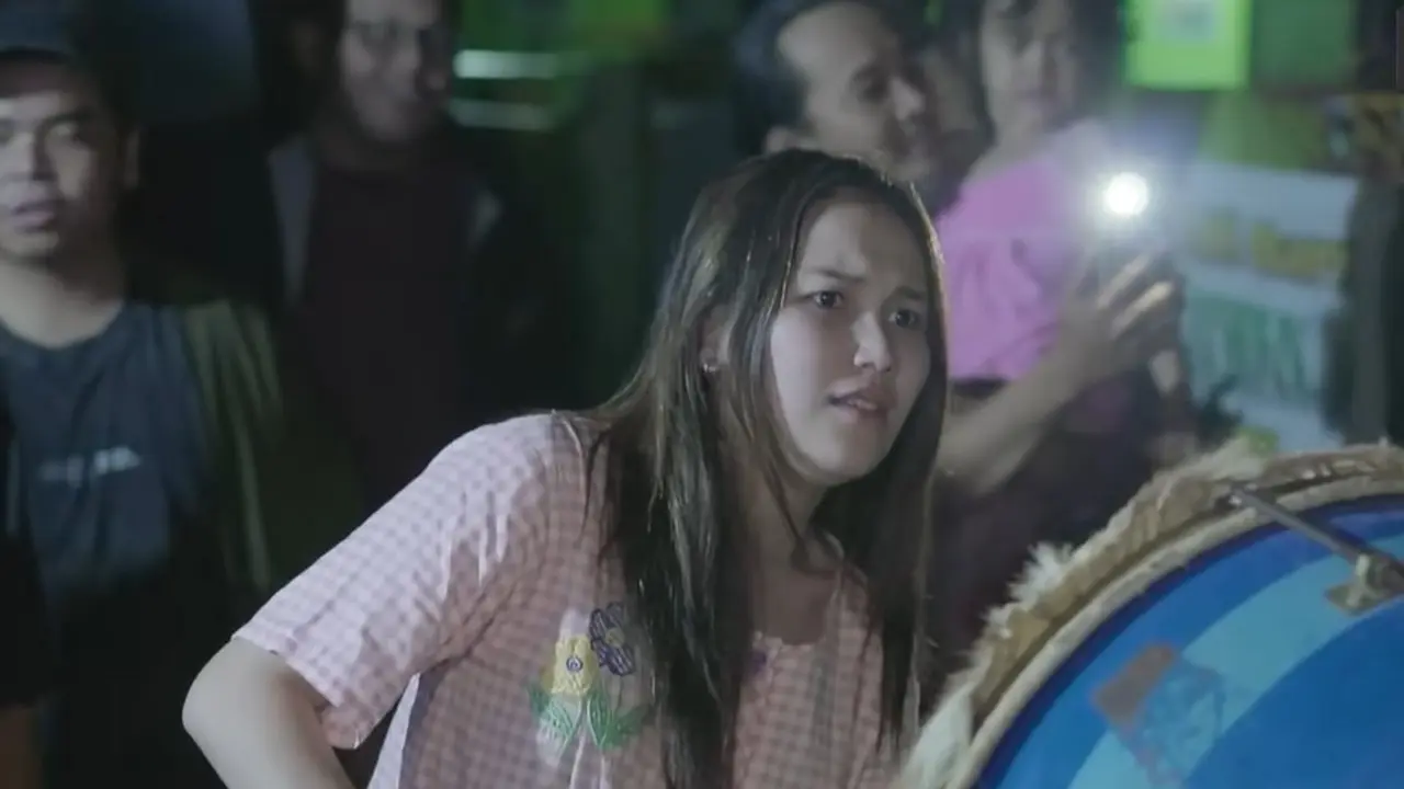 Ayu Ting Ting keliling bangunin sahur warga sekitar (YouTube/QissYou TV)