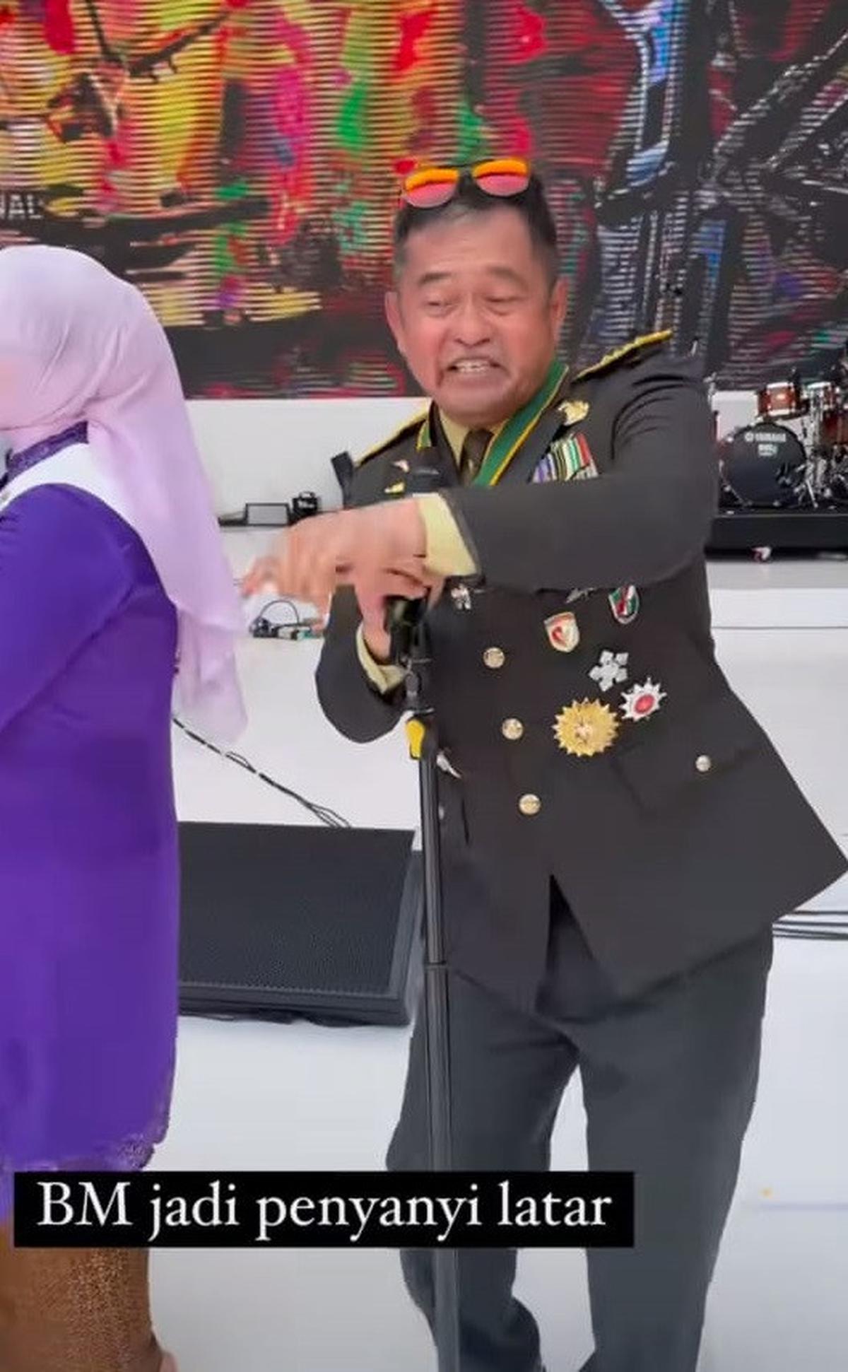 Jenderal Maruli jadi Penyanyi Latar