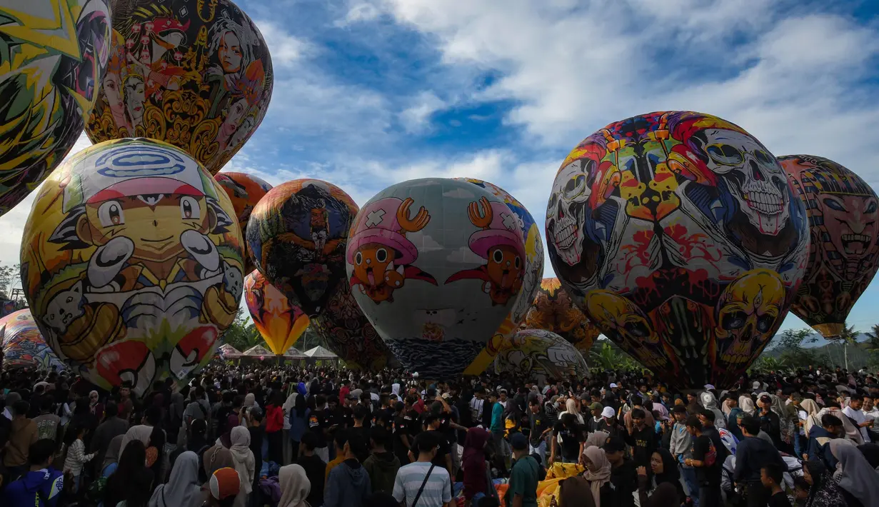 Suasana meriah mewarnai Festival Balon Wonosobo 2025 di Lapangan Wringinanom, Wonosobo , Jawa Tengah, Sabtu (5/4/2025). (merdeka.com/Arie Basuki)
