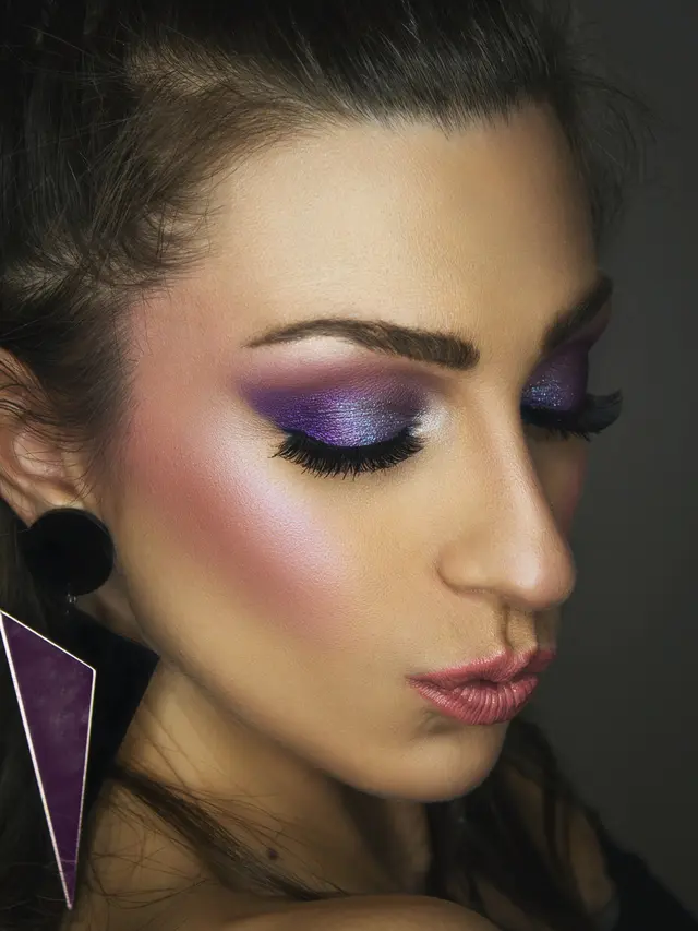 ilustrasi eyeshadow lilac/apostolos vamvouras/pexels