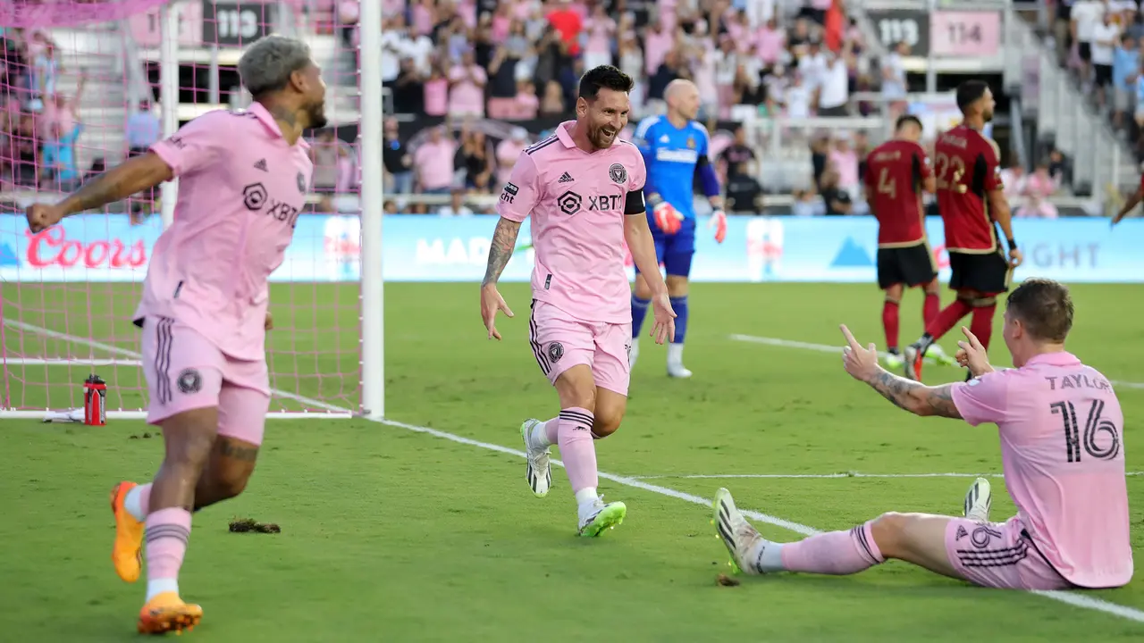 Foto: Cetak 2 Gol dan 1 Assist, Aksi Luar Biasa Lionel Messi saat Inter Miami Bungkam Atlanta United