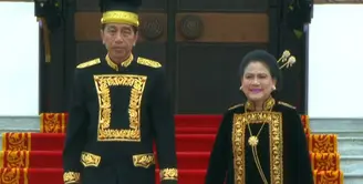 Upacara Peringatan Detik-Detik Proklamasi untuk pertama kalinya diselenggarakan di Ibu Kota Nusantara (IKN). Di momen penting ini, Presiden Jokowi dan Ibu Negara tampil mengenakan baju adat Kutai. [Foto: YouTube Sekretariat Presiden]