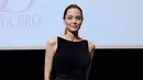 Jolie tak hanya sekedar melarang bertemu, namun juga ia melarang anak-anak menggunakan telepon genggam tanpa pengawasan darinya. Hal ini dikabarkan, Jolie khawatir anak-anak menghubungi Pitt. (AFP/Bintang.com)