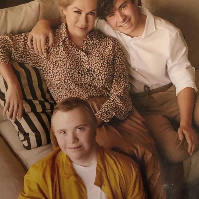 Leticia Calderon dan kedua putranya. (Foto: Instagram @letycalderon79)