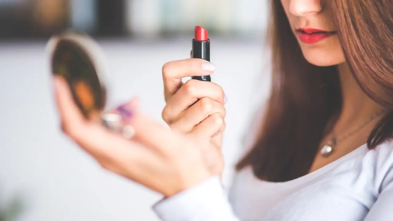Ingin Jadi Pacar yang Sempurna? Buang Semua 'Make Up'mu!
