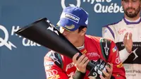 Lucas Di Grassi merayakan kemenangan pada balapan ke-12 Formula E di Montreal, Kanada, Minggu (30/7/2017) minggu waktu setempat. (Paul Chiasson/The Canadian Press via AP)