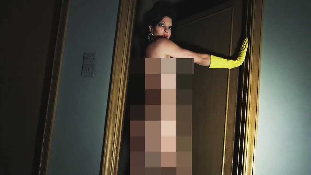 Kendall Jenner Pose Tanpa Busana di Vogue dengan Makeup Dramatis