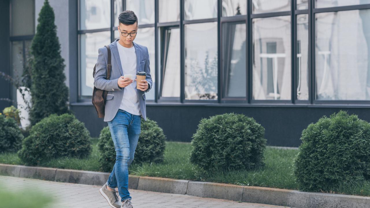 Tren Gaya Versatile ala Gen Z: Simple, Stylish, dan Siap ke Mana Saja!