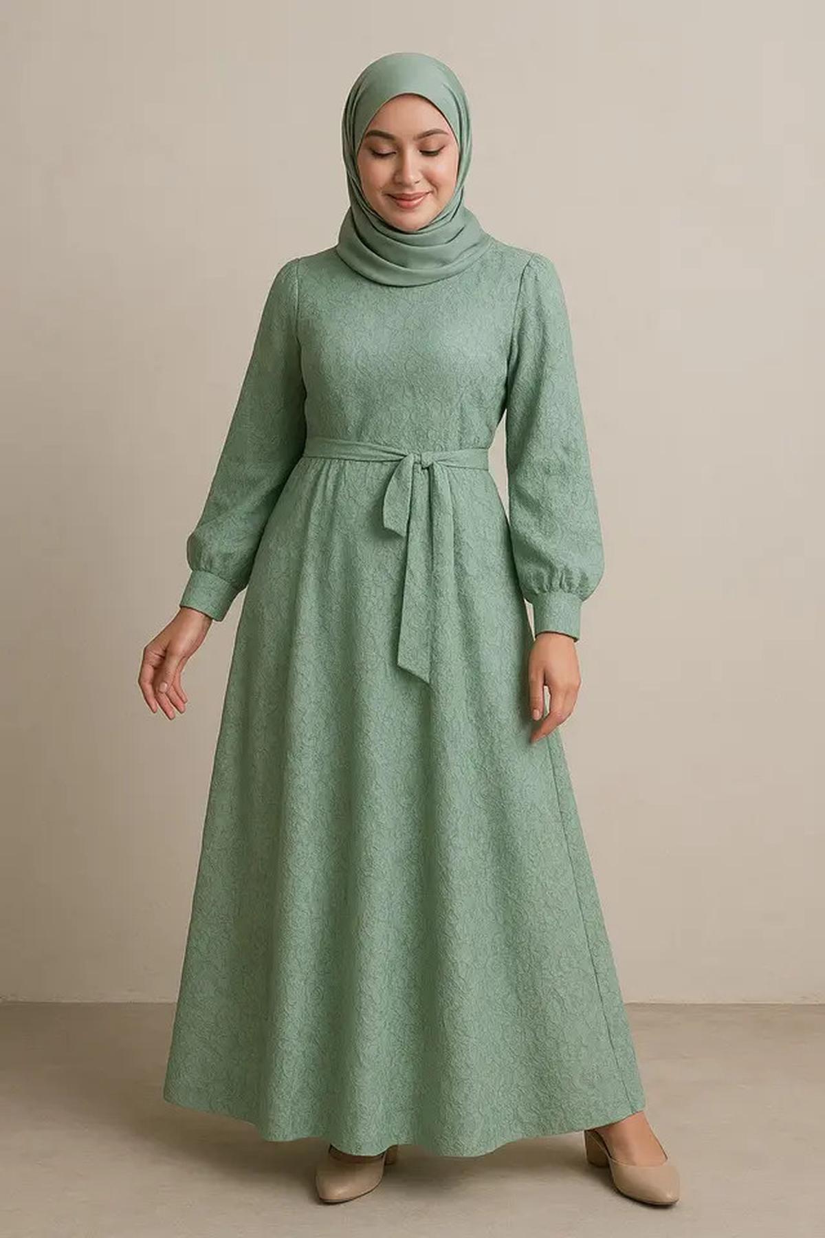 8 Inspirasi Gamis Brokat Islami Warna Sage, dari Simpel hingga Glamour