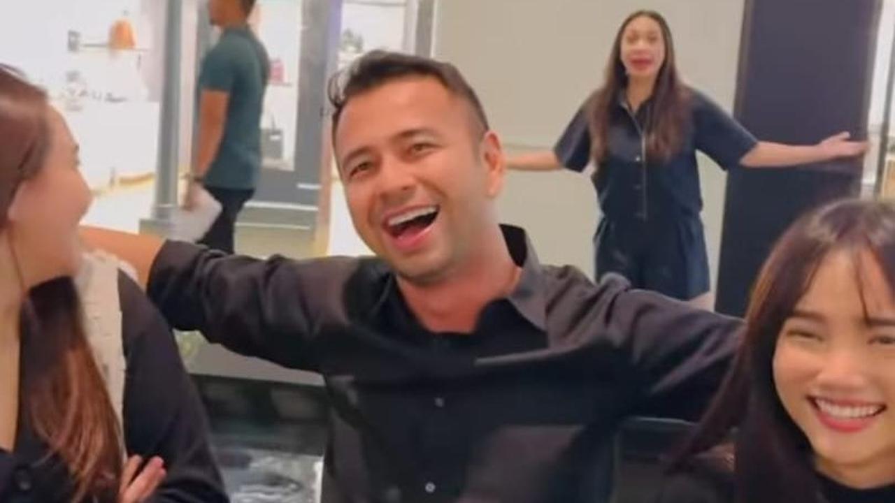 Ada juga yang memuji potret kebersamaan Fuji dan Aaliyah.<br>