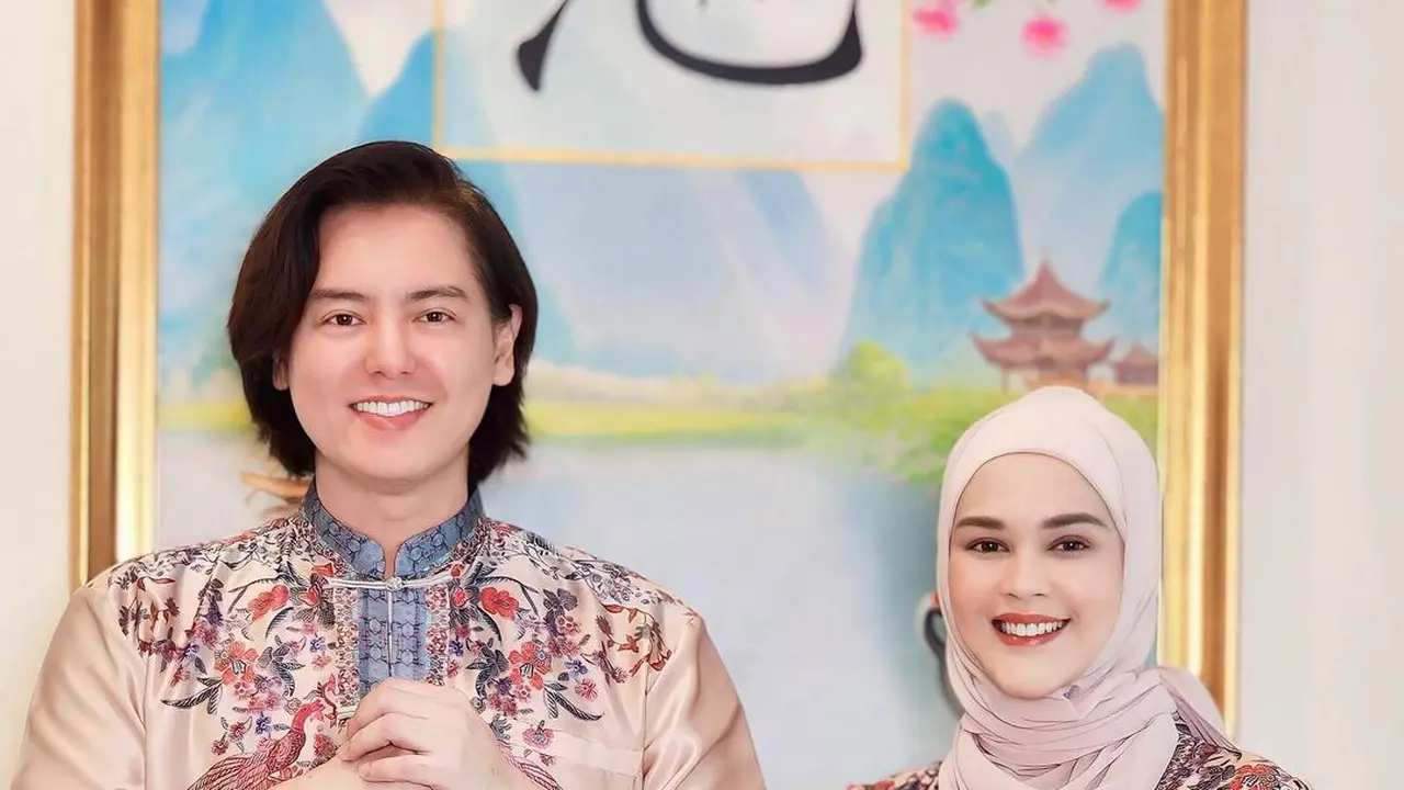6 Potret Adu Gaya Seleb Berhijab Rayakan Imlek 2024, Cut Meyriska hingga Inara Rusli