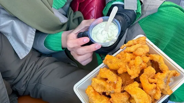 Tya Ariestya dan Paula Verhoeven saat Liburan (credit: https://www.instagram.com/tya_ariestya/).