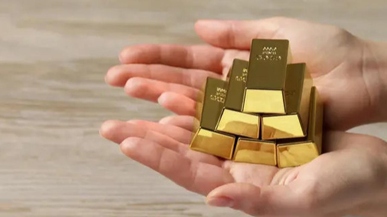 Harga Emas 24 Karat Hari Ini 'Meledak'! Antam & Pegadaian Naik Tajam 14 Oktober 2025