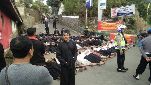 Tolak Eksekusi Cagar Budaya, Kaum Sunda Wiwitan Tidur di Jalan