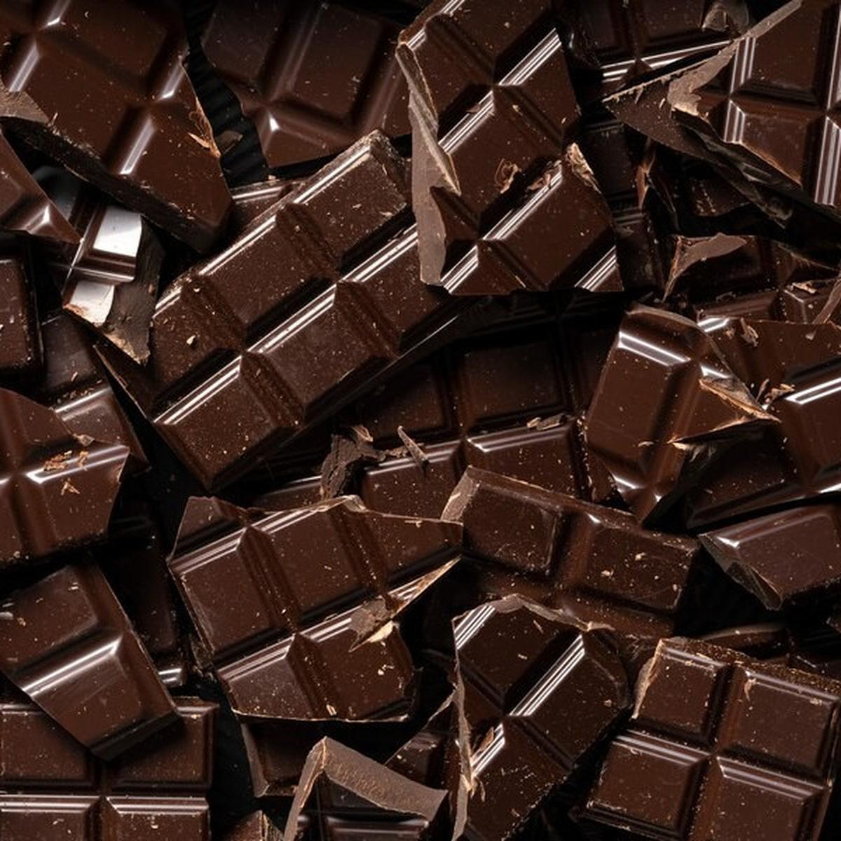 Ilustrasi Makan Cokelat