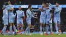 Gelandang Manchester City, Fernandinho (kedua kanan) berselebrasi dengan rekan setimnya setelah mencetak gol ke gawang West Ham United pada pertandingan lanjutan Liga Inggris di stadion Etihad, Inggris, Minggu (28/11/2021). City menang tipis atas West Ham 2-1. (AP Photo/Scott Heppell)