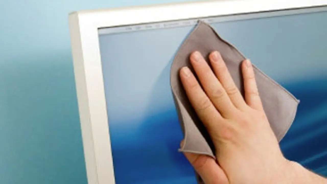 Tips Membersihkan Monitor Komputer dan Layar TV