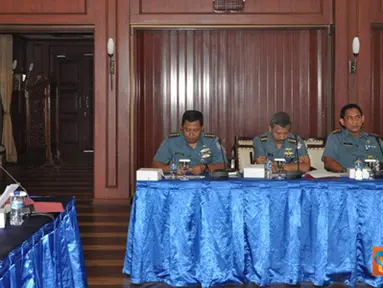 Citizen6, Tanjung Priok: Asrena Pangkolinlamil Kolonel Laut (P) Ahmadi Heri Purwono memimpin Rapat Koordinasi (Rakor) Pra Renaku Jajaran Kolinlamil di Gedung Laut Nusantara Markas Komando (Mako) Kolinlamil, Tanjung Priok, Jakarta Utara, Selasa, (27/3). (P