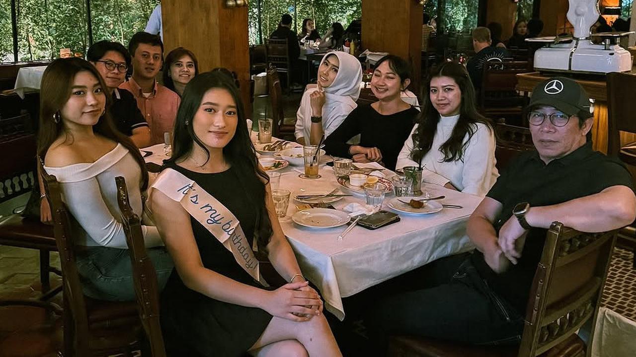 Penampilan Amanda Caesa Rayakan Ulang Tahun ke-22, Cantik Kenakan Bandana dan Selempang