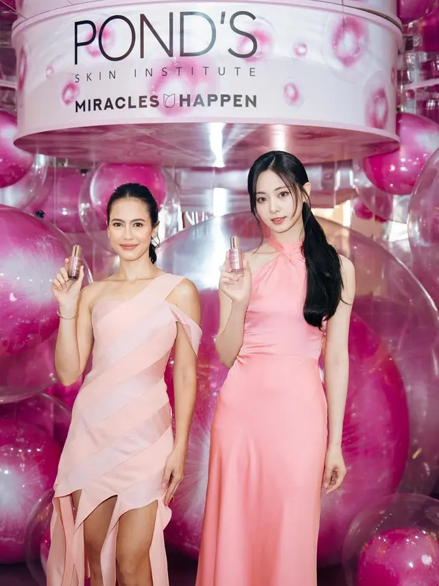 Pevita Pearce dan Tzuyu TWICE (Instagram/pevpearce)