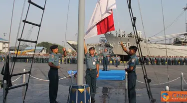 Citizen6, Tanjung Priok: Panglima Kolinlamil Laksda TNI S.M. Darojatim membacakan amanat pada Upacara Bendera 17 Juli 2012 di Lapangan Apel, Mako Kolinlamil Tanjung Priok, Jakarta, Selasa (17/7). (Pengirim: Dispenkolinlamil)