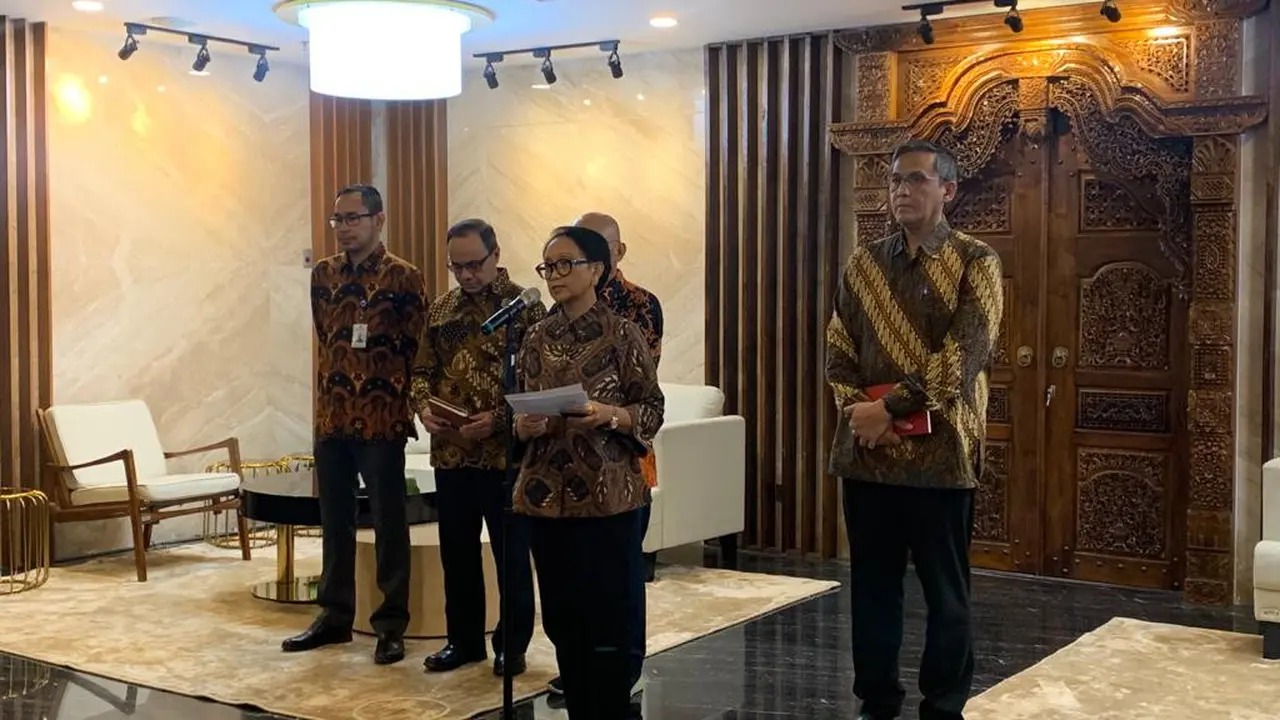 Menlu Retno menyampaikan kebijakan baru terkait kedatangan di wilayah Indonesia, terkait Virus Corona COVID-19.