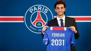 Ruang Ganti Barcelona Justru Lempar Candaan Sarkas usai Ferran Torres Pindah ke PSG