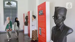 Bertepatan dengan peringatan ke-117 Hari Kebangkitan Nasional (Harkitnas), Museum Kebangkitan Nasional di Jakarta ramai dikunjungi sejumlah pelajar dan wisatawan. (Liputan6.com/Herman Zakharia)