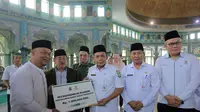 Penyerahan Zakat dari Pemkot Tangerang. (Dok. Istimewa)