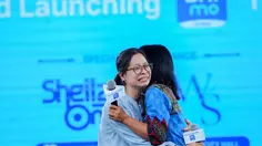 Anak dan Ibu Memecah Tabungan Rindu setelah 10 Tahun Tak Bertemu