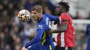 Unggul jumlah pemain membuat Timo Werner dan kawan-kawan lebih leluasa mengurung pertahanan Southampton. (AP/Kirsty Wigglesworth)
