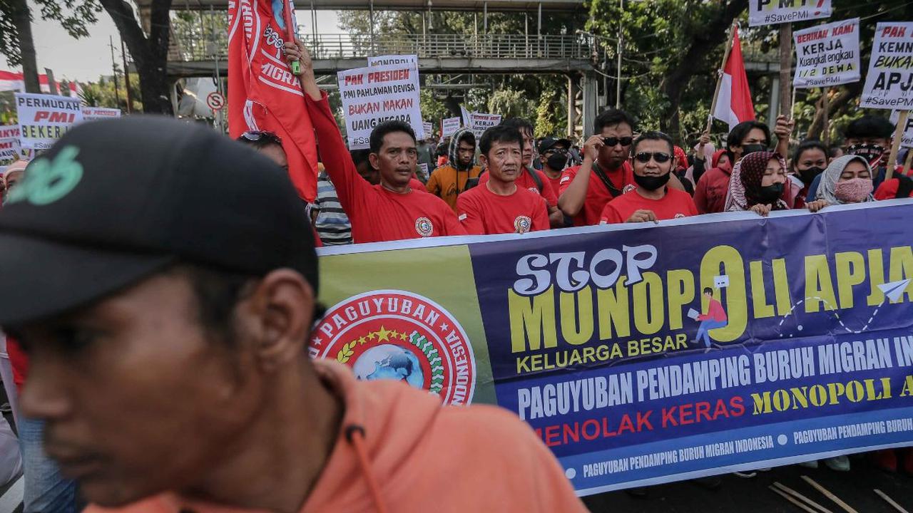 Ketiga, optimalisasi penempatan PMI ke berbagai negara penempatan dengan membangun sistem lebih modernis, mudah, praktis dan aman serta melindungi hak kerja PMI untuk membuka lapangan pekerjaan seluas-luasnya demi produktifnya bonus demografi.