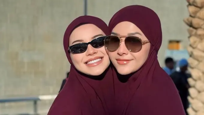 Alyssa Daguise saat Menjalankan Umrah Dalam Keadaan Hamil bareng Maia Estianty. [@maiaestiantyreal]