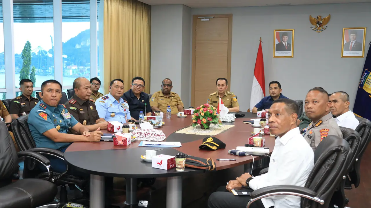 Penjabat (Pj) Gubernur Papua Agus Fatoni menghadiri Rapat Koordinasi (Rakor) Kesiapan Pemungutan Suara Ulang (PSU) Pemilihan Gubernur dan Wakil Gubernur di Kabupaten/Kota se-Provinsi Papua (Istimewa)