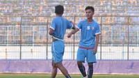 Striker muda Arema FC, Dalmiansyah Matutu, menanti kesempatan bermain di tim utama. (Bola.com/Iwan Setiawan)