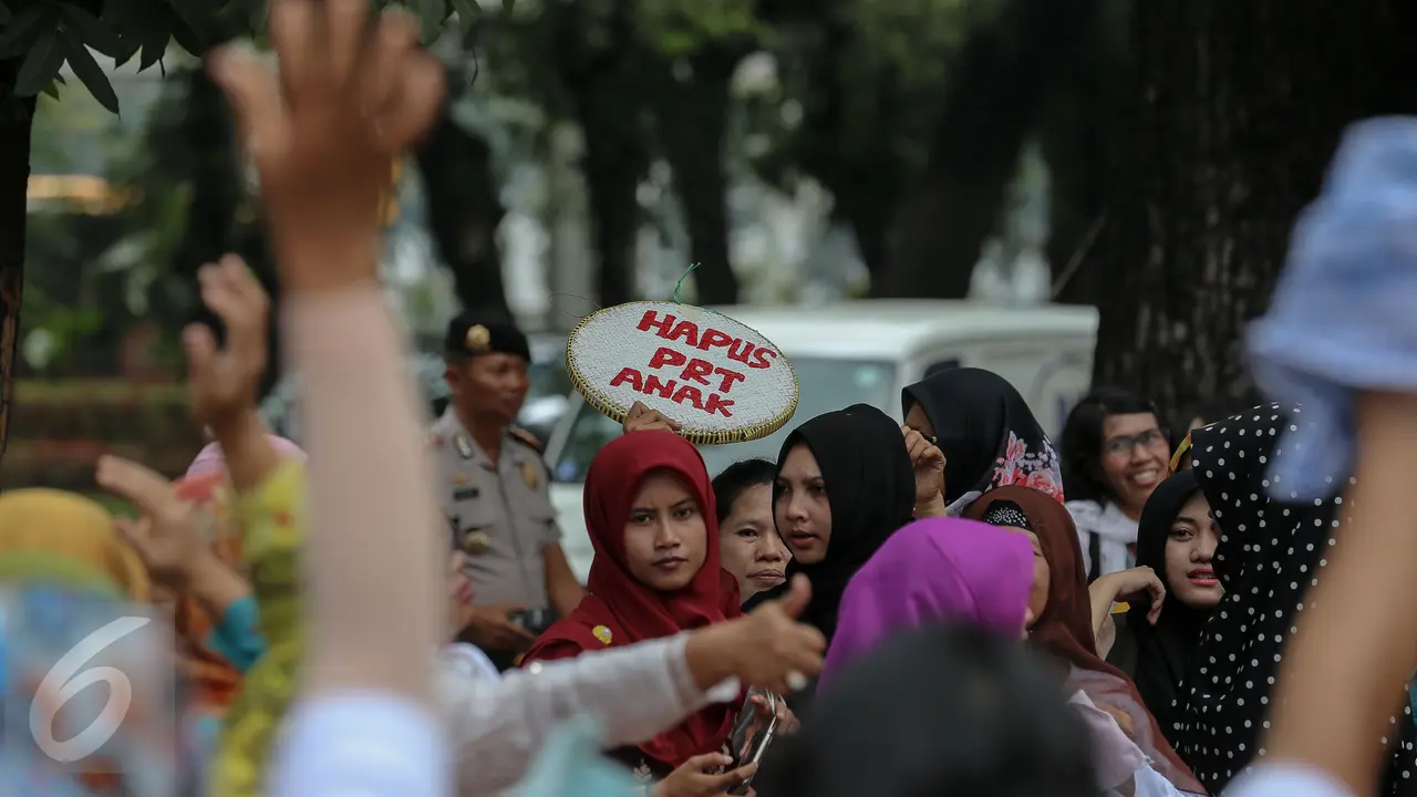 20151109-Puluhan PRT Tuntut Diakui sebagai Pekerja-Jakarta
