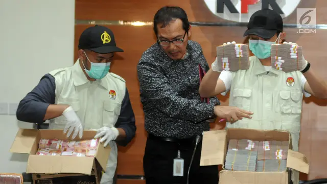KPK Tunjukkan Uang Rp 2,5 Miliar Hasil OTT Blitar dan Tulungagung