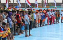 Warga Malang gelar upacara HUT RI di tengah hantaman tsunami buatan