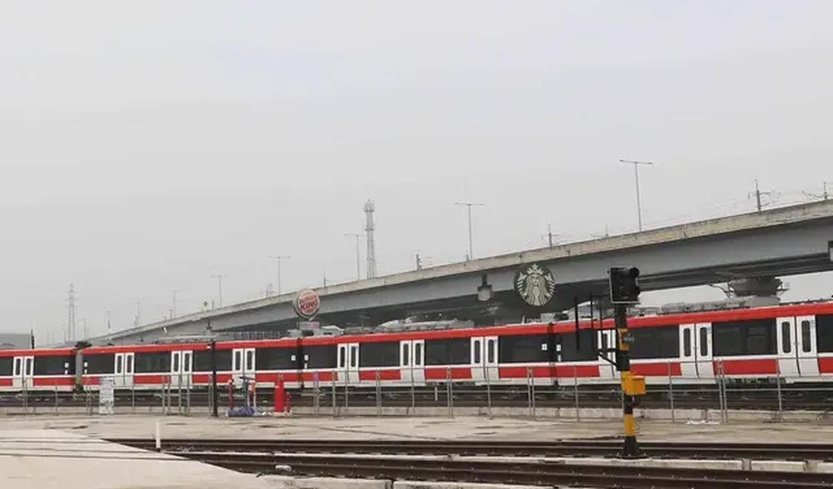 LRT Jabodebek menggunakan teknologi yang lebih tinggi dari MRT Jakarta ataupun LRT Sumsel, yaitu generasi ke-3 atau grade of automation (GoA) Level 3.