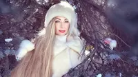 Alena Kravchenko asal Ukraina memiliki rambut panjang yang dijuluki Rapunzel dalam kehidupan nyata (dok.instagram/@alenuwka_longhair/https://www.instagram.com/p/B9JMI-ihiCl/Komarudin)