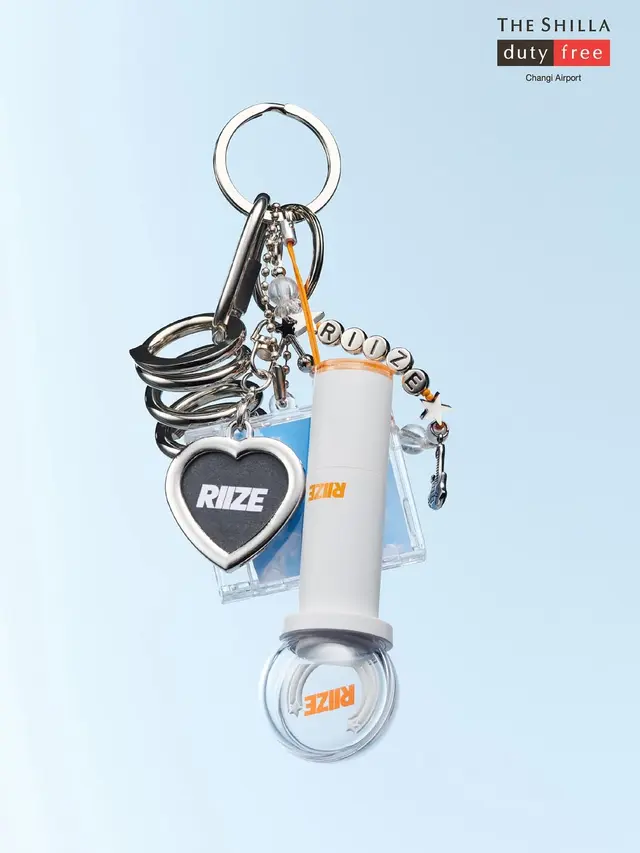 Ketika Lightstick Jadi Lip Balm, Inovasi Kecantikan Terbaru yang Terinspirasi Dunia K-Pop