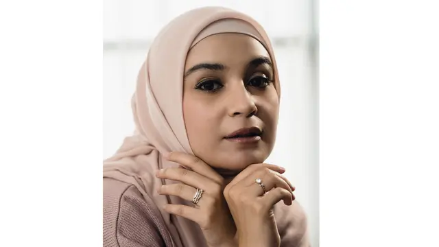 Perhiasan emas Shireen Sungkar