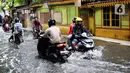Sebelumnya, hujan dengan intensitas sedang hingga lebat yang melanda wilayah Jakarta dan sekitarnya pada Selasa (28/1) hingga Rabu (29/1/2025) menyebabkan banjir di sejumlah wilayah. (Magang/Liputan6.com/Muhammad Rizal)