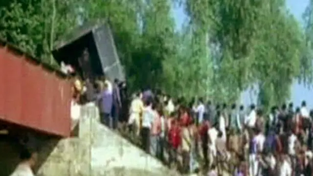 [VIDEO] Diduga Ulah Oposisi, Kereta di Bangladesh Terguling