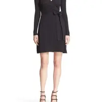 Apapun tipe tubuhmu, kamu akan terlihat menarik dengan sweater dress. (via: Purewow.com)