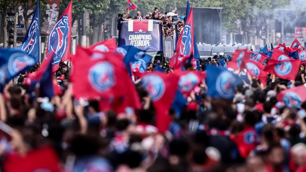 Foto: Meriahnya Pawai Perayaan PSG Juara Liga Champions